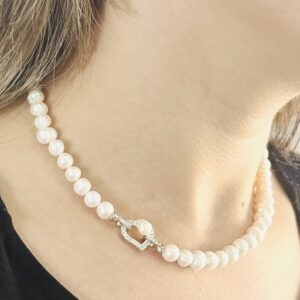 قلادة "احتواء"