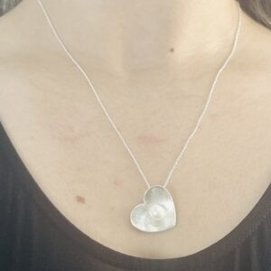 قلادة "الحُبّ"