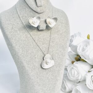 طقم "الحُبّ"