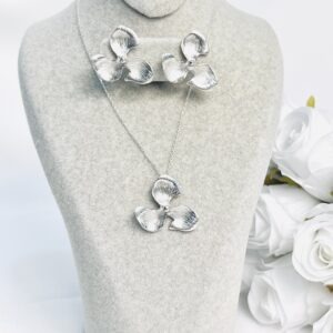 طقم "اللوتس"