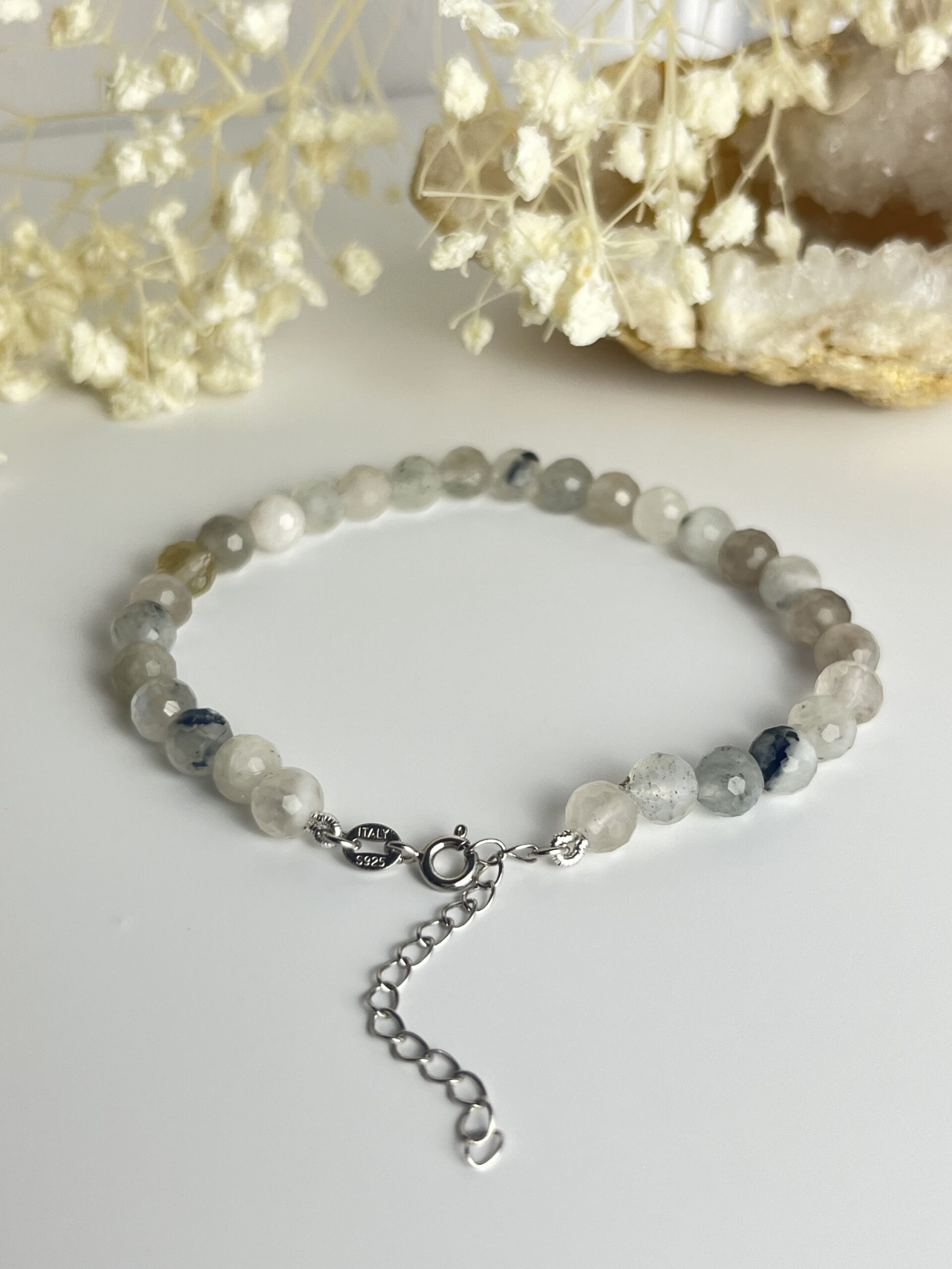 إسوارة ”نورالقمر“