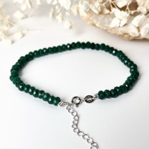 إسوارة ”سرّ الزمرد“